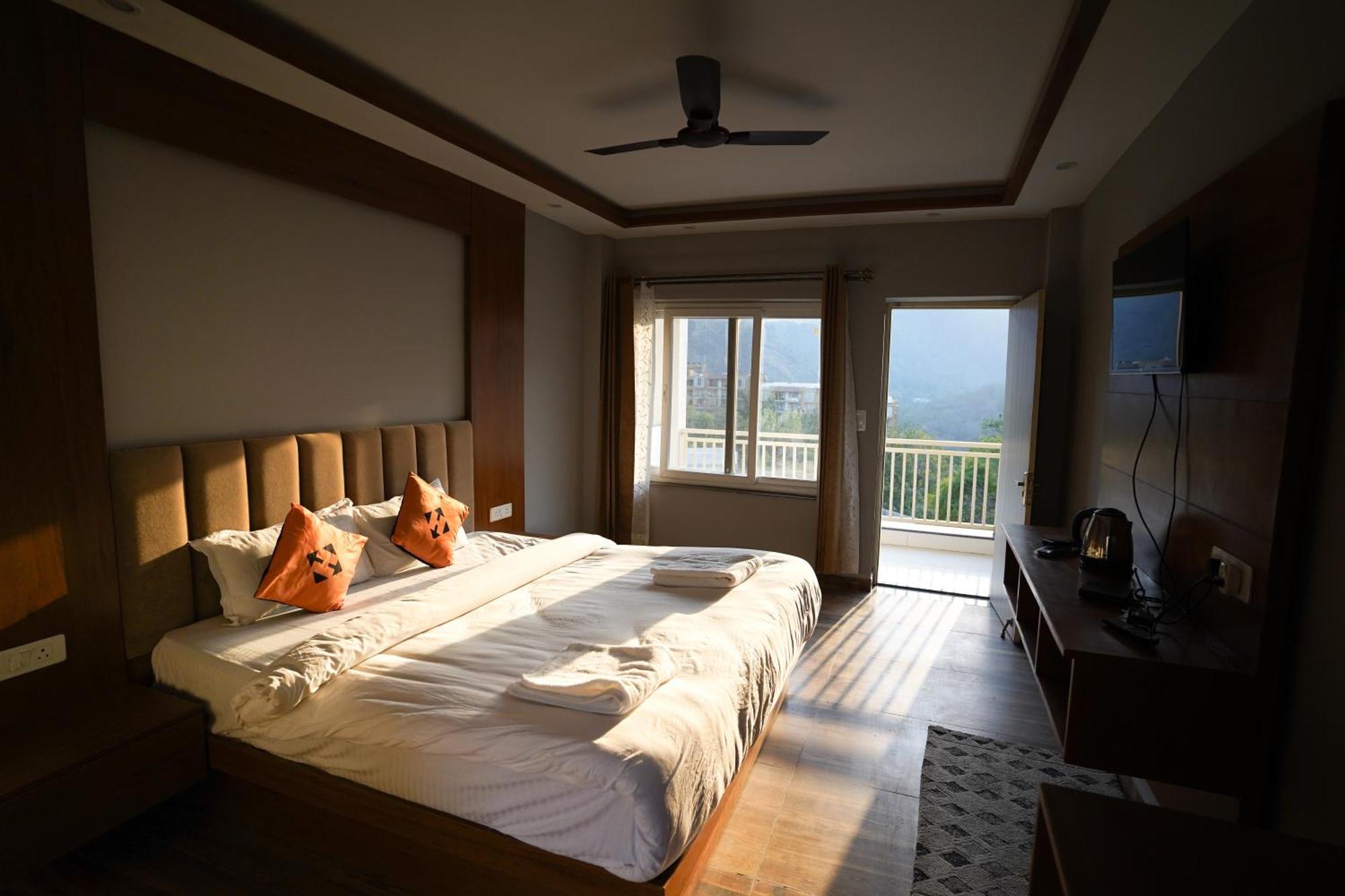 Хостел Hide-In Rishikesh, Laxman Jhula Екстер'єр фото
