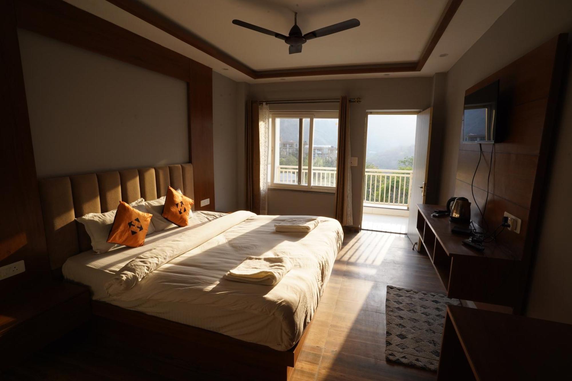 Хостел Hide-In Rishikesh, Laxman Jhula Екстер'єр фото