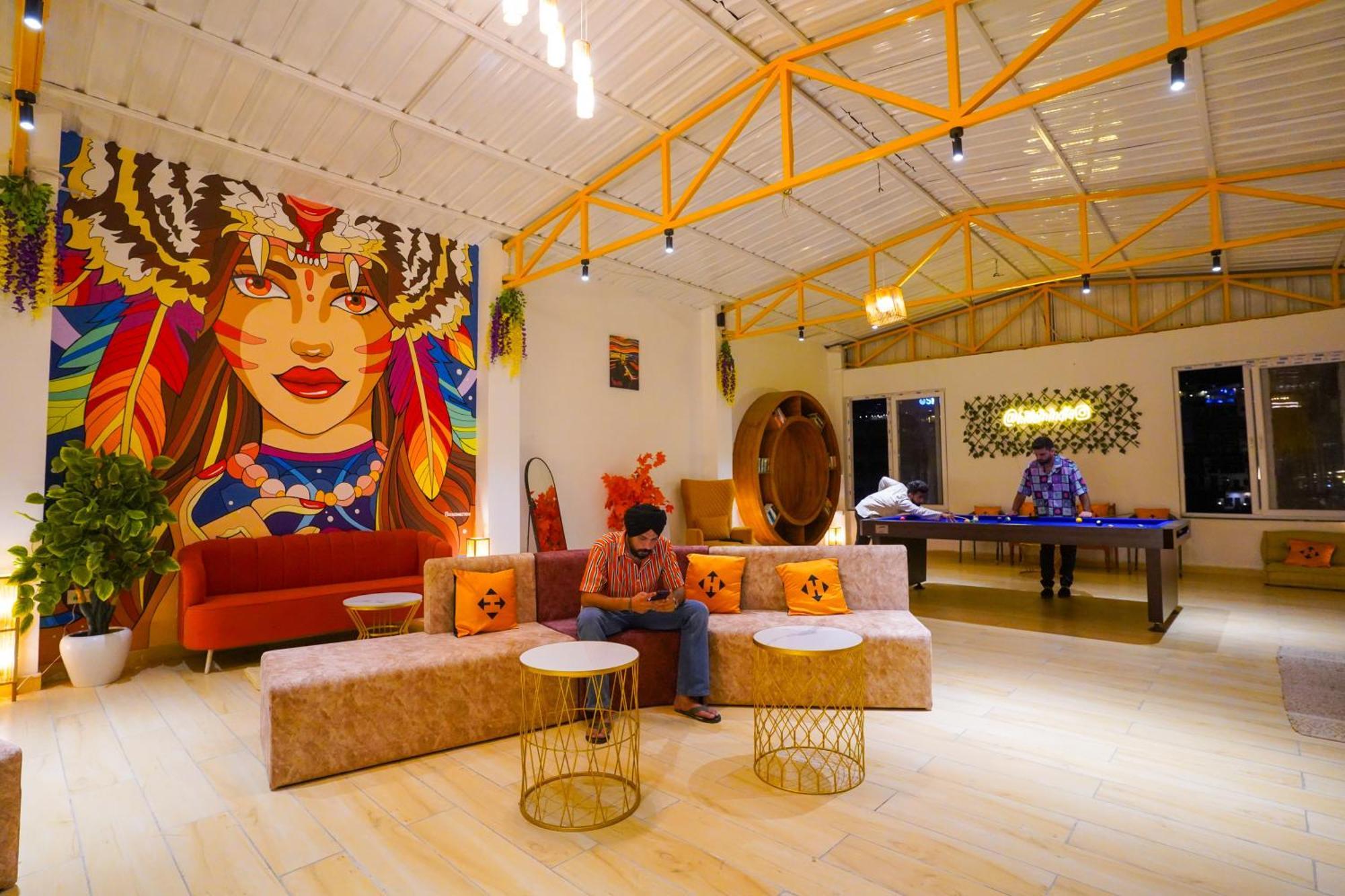 Хостел Hide-In Rishikesh, Laxman Jhula Екстер'єр фото