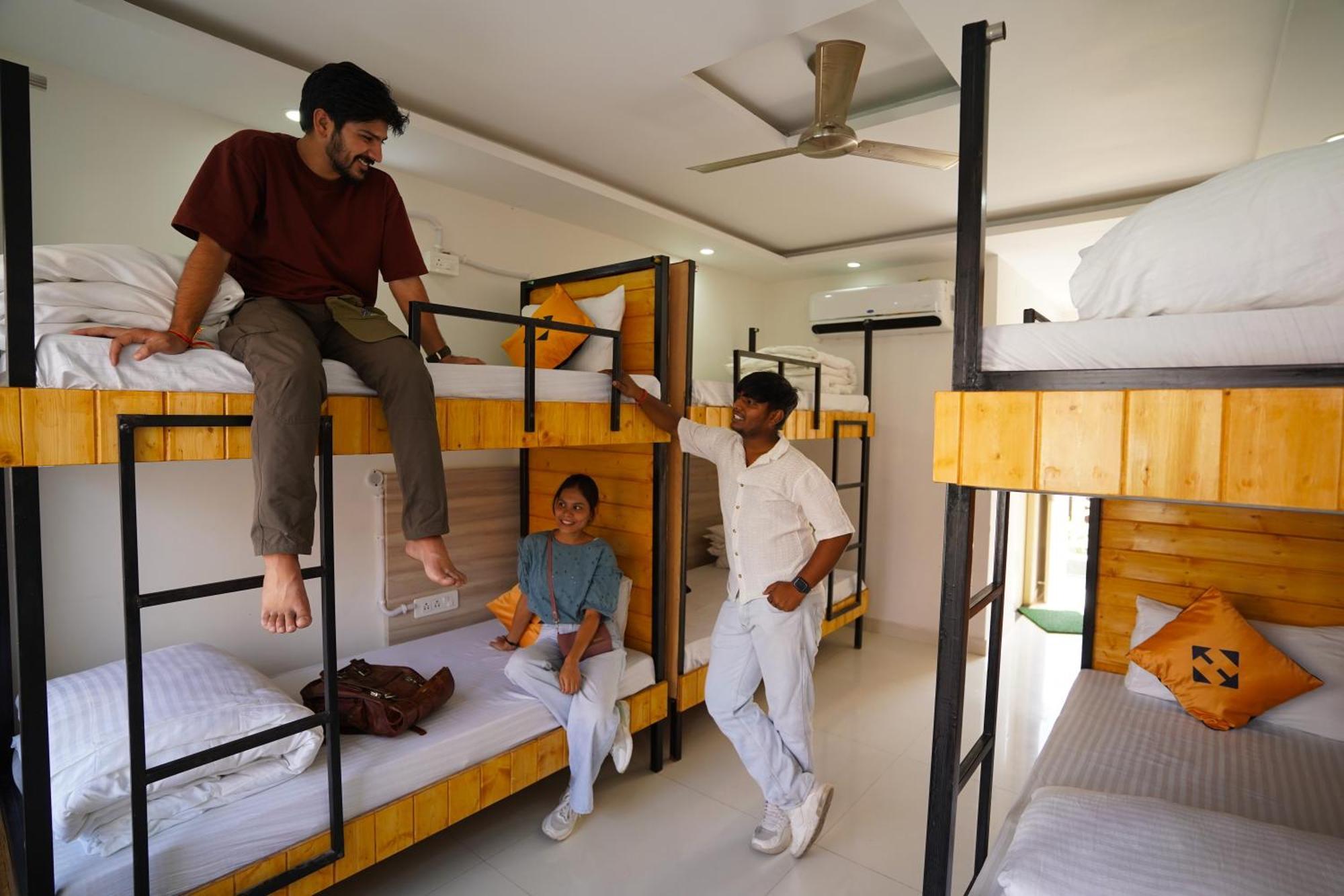 Хостел Hide-In Rishikesh, Laxman Jhula Екстер'єр фото